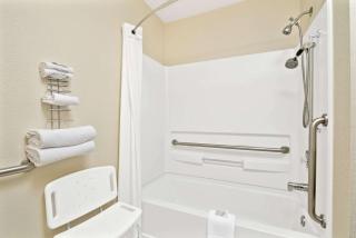 Super 8 by Wyndham Spokane/West - Airway Heights - 1