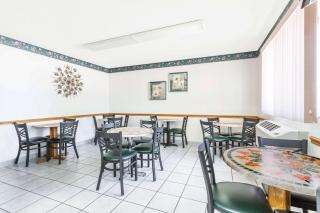 Super 8 by Wyndham Ogallala - Ogallala - 6