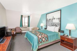 Super 8 by Wyndham Sallisaw - 2