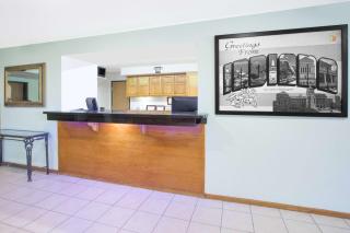 Super 8 by Wyndham Howe - 9