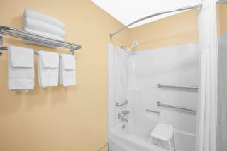 Super 8 by Wyndham Natchitoches - Natchitoches - 3