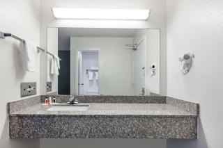 Super 8 by Wyndham Sapulpa/Tulsa Area - Glenpool - 2