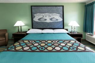 Super 8 by Wyndham Sapulpa/Tulsa Area - Glenpool - 1