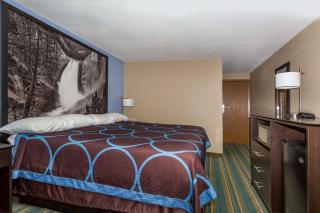 Super 8 by Wyndham Douglas - Douglas - 8