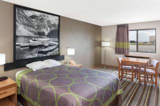 Super 8 by Wyndham Gilman - Gilman - 4
