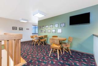 Super 8 by Wyndham Buffalo - Buffalo - 8