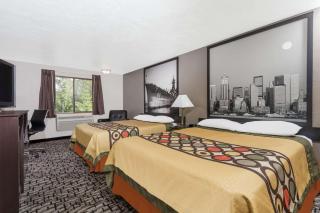 Super 8 by Wyndham Bremerton - Bremerton - 1