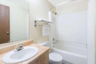 Super 8 by Wyndham Buffalo - Buffalo - 2
