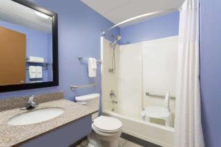 Super 8 by Wyndham Douglas - Douglas - 4