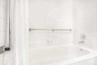 Super 8 by Wyndham Riverton - 3