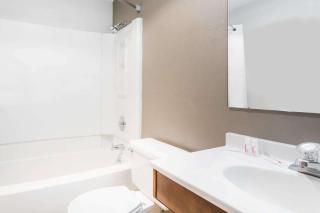 Super 8 by Wyndham Bremerton - Bremerton - 5