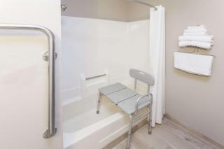 Super 8 by Wyndham Michigan City - Michigan City - 5