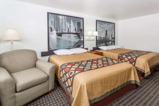 Super 8 by Wyndham Rock Falls Sterling Area - 6