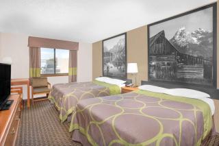 Super 8 by Wyndham Riverton - 2