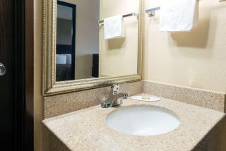 Super 8 by Wyndham Springfield East - Springfield - 4
