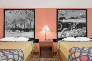 Super 8 by Wyndham Shelbyville - Shelbyville - 2