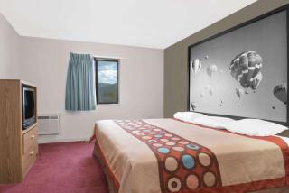 Super 8 by Wyndham Taos - Taos - 6