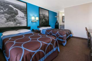 Super 8 by Wyndham Lubbock Civic Center North - Lubbock - 1