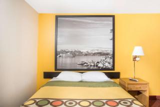 Super 8 by Wyndham Elko - 2