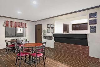 Super 8 by Wyndham Douglas - Douglas - 8