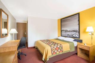 Super 8 by Wyndham Elko - Elko - 1