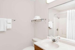 Super 8 by Wyndham Watseka - Watseka - 3
