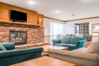 Super 8 by Wyndham Sheldon - Sheldon - 6