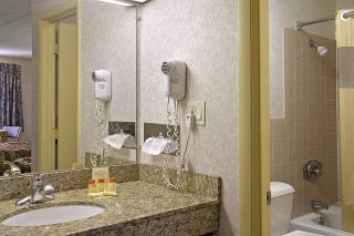 Days Inn by Wyndham Oak Ridge Knoxville - 1