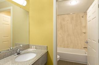 Super 8 by Wyndham Covington - Covington - 1