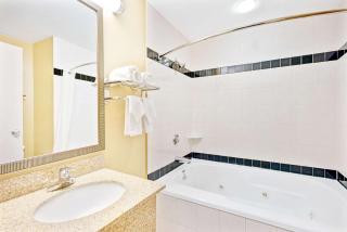Super 8 by Wyndham Brockton - Brockton - 3