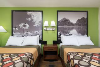 Super 8 by Wyndham Rochester Mayo Clinic Area - Rochester - 1