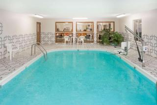 Super 8 by Wyndham Pekin/Peoria Area - Pekin - 8