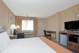 Howard Johnson by Wyndham Torrance - 1