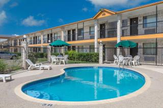 Days Inn Windcrest by Wyndham San Antonio - San Antonio - 4