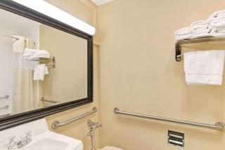 Days Inn by Wyndham Washington - Washington - 3