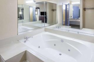 Days Inn by Wyndham Walterboro - Walterboro - 4