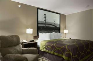 Super 8 by Wyndham Manistee - Manistee - 4