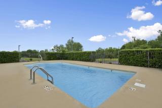 Super 8 by Wyndham-Tupelo Airport - Tupelo - 8
