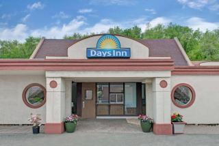 Days Inn by Wyndham Washington - 9