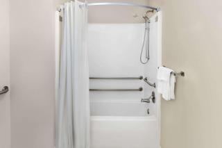Super 8 by Wyndham Biloxi Ocean Springs - Ocean Springs - 4