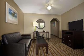 Super 8 by Wyndham-Tupelo Airport - Tupelo - 1