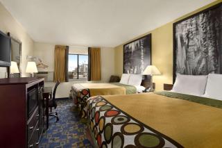 Super 8 by Wyndham Carlsbad - Carlsbad - 6
