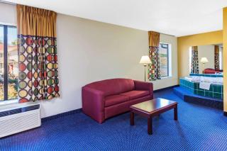 Super 8 by Wyndham Morristown/South - Morristown - 1