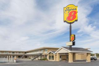 Super 8 by Wyndham Wells - Wells - 0