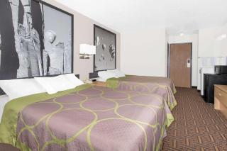 Super 8 by Wyndham Bloomfield - Bloomfield - 4