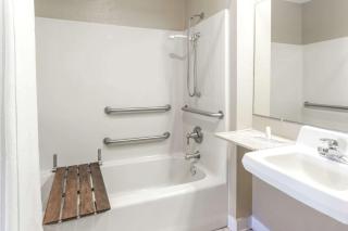 Super 8 by Wyndham Ashburn - Ashburn - 2