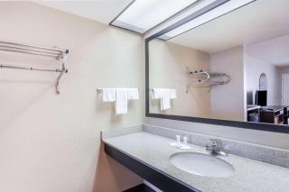 Super 8 by Wyndham Pigeon Forge-Emert St - Pigeon Forge - 3
