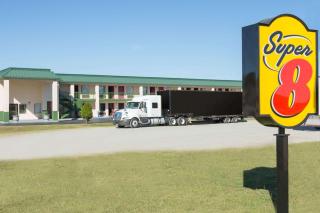 Super 8 by Wyndham Ashburn - Ashburn - 0