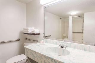 Super 8 by Wyndham Madison - Madison - 6