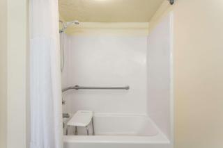 Super 8 by Wyndham Monticello - 6